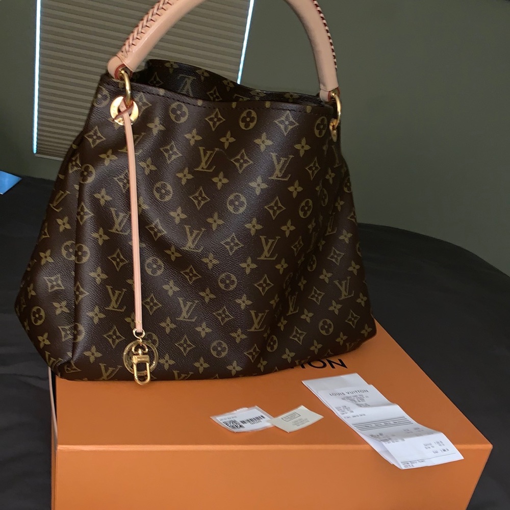 Louis Vuitton Artsy MM